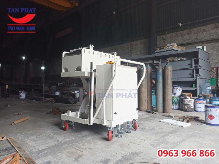 Bàn nâng được sản xuất và lắp đặt hoàn thiện tại xưởng. Kiểm tra chất lượng nghiêm ngặt trước khi giao cho khách hàng