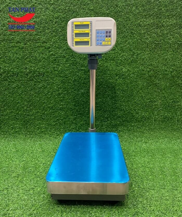 Cân đếm số lượng THC 200kg do Tân Phát cung cấp ra thị trường