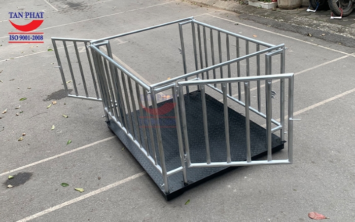 Lồng cân với thiết kế cửa lùa 2 mặt thuận tiện