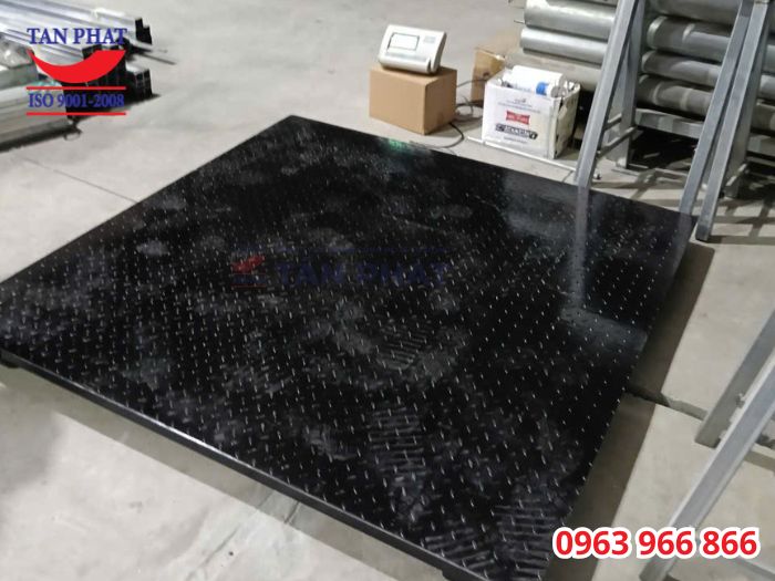 cân sàn 2 tấn 1.5x1.5m giao tại Hà Nam