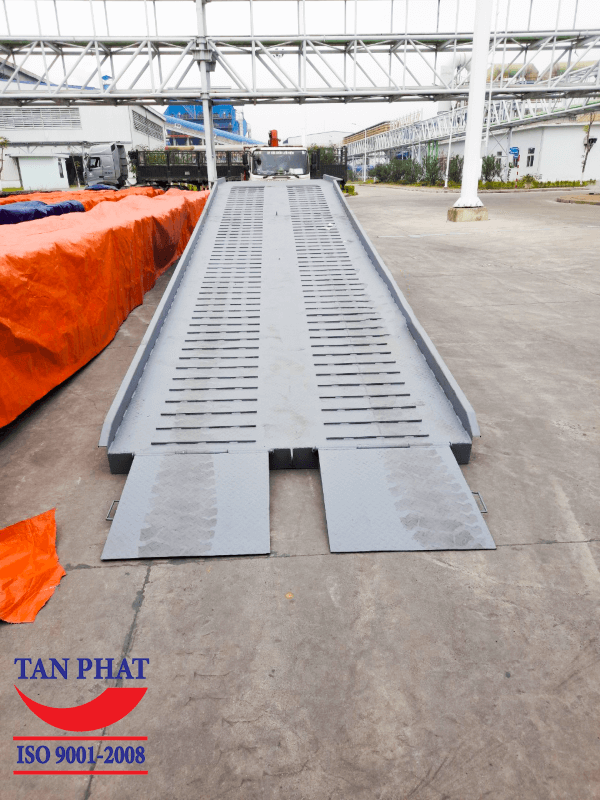 Mặt cầu phủ tôn gân kết hợp thép phi gân chống trượt