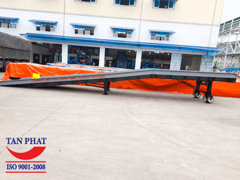 Cầu lên container 10 tấn do Tân Phát bàn giao tại Lào Cai