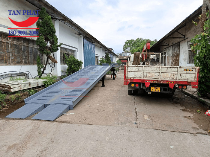 Mặt cầu chống trượt bằng tôn nhám kết hợp với thép xoắn phi gân