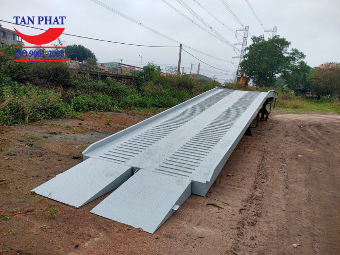 Cầu container 8 tấn do Tân Phát sản xuất và bàn giao hoàn thiện tại Quảng Ninh