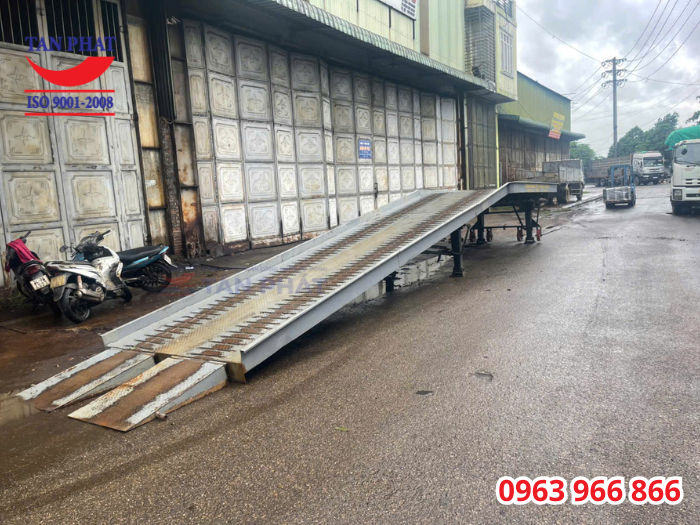 Cầu container cũ