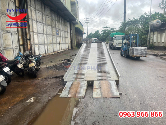 Cầu container cũ