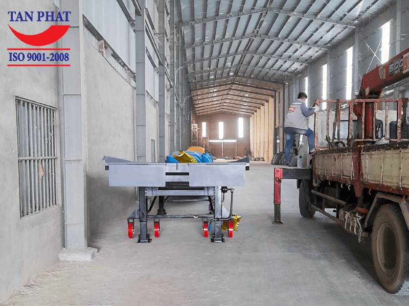Cầu sử dụng 4 chân chống Fuwa và 4 bánh xe PU