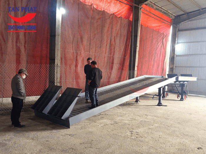 Cầu dẫn xe nâng lên container 10 tấn, kích thước 11.000x2.350mm giao hoàn thiện tại Ninh Bình