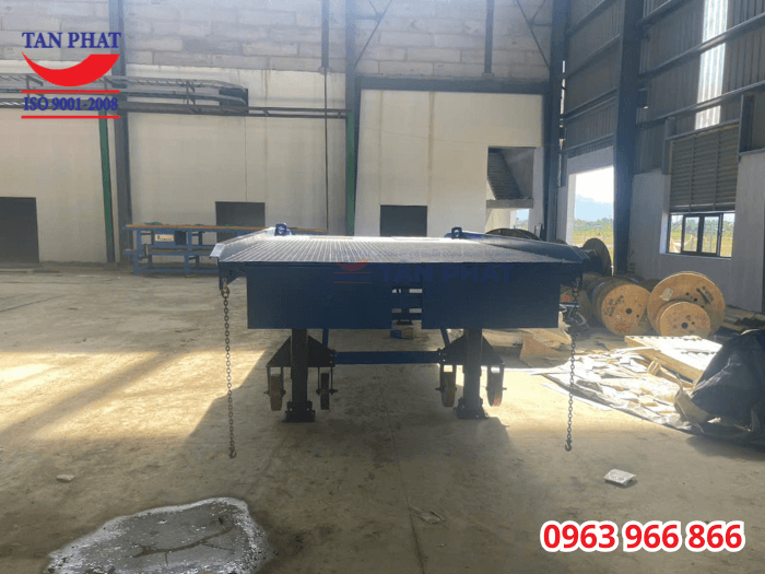 Hệ thống chân chống và bánh xe cầu công giúp cầu có khả năng nâng hạ thay đổi chiều cao và di chuyển linh hoạt