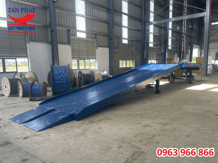 Cầu dẫn xe nâng lên container 10 tấn, kích thước 13x2.35m giao tại Cụm công nghiệp Văn Phong, tỉnh Ninh Bình