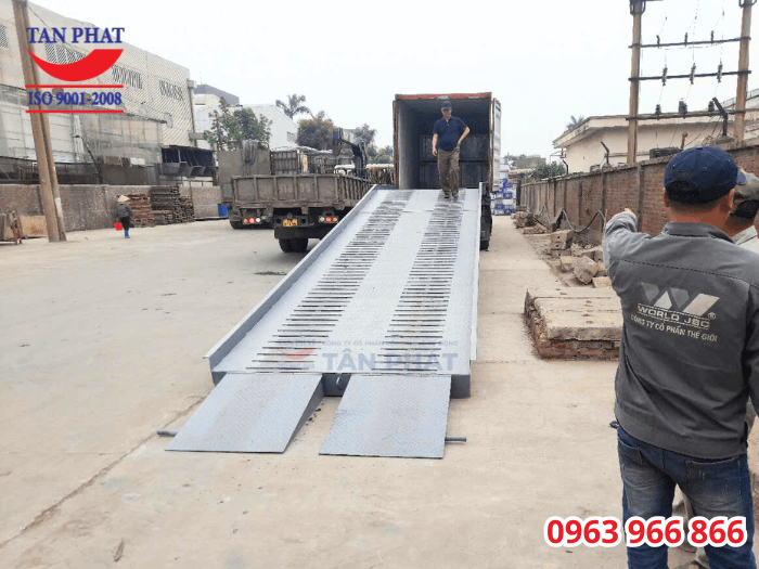 Cầu dẫn lên cont 10 tấn 12x2.35m giao tại Hải Dương