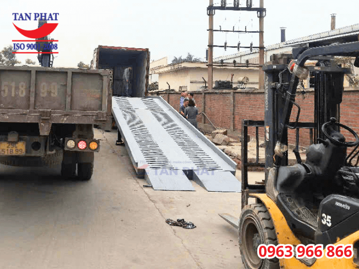 Cầu dẫn lên cont 10 tấn 12x2.35m giao tại Hải Dương