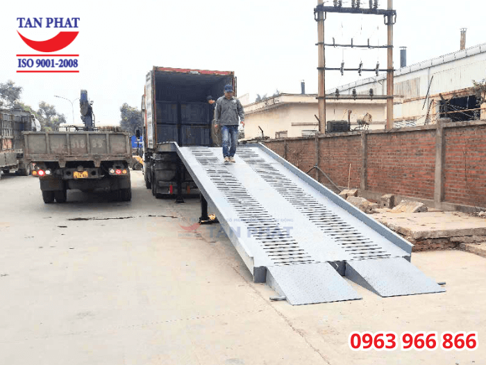 Cầu dẫn lên cont 10 tấn 13x2.35m tại Hải Dương