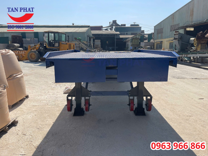 Hệ thống chân chống Fuwa nâng hạ và bánh xe PU di chuyển tạo độ linh hoạt cho cầu dẫn