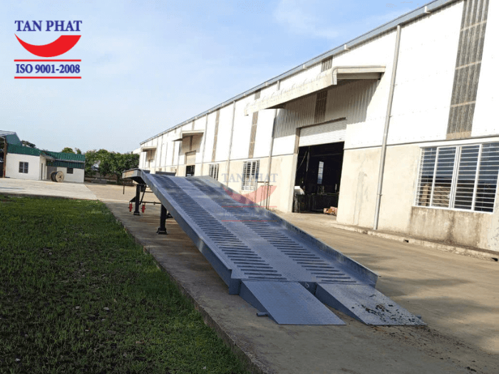 Mặt cầu chống trượt thép phi gân, vừa đảm bảo an toàn, vừa mang tính thẩm mỹ cho sản phẩm với giá thành thấp