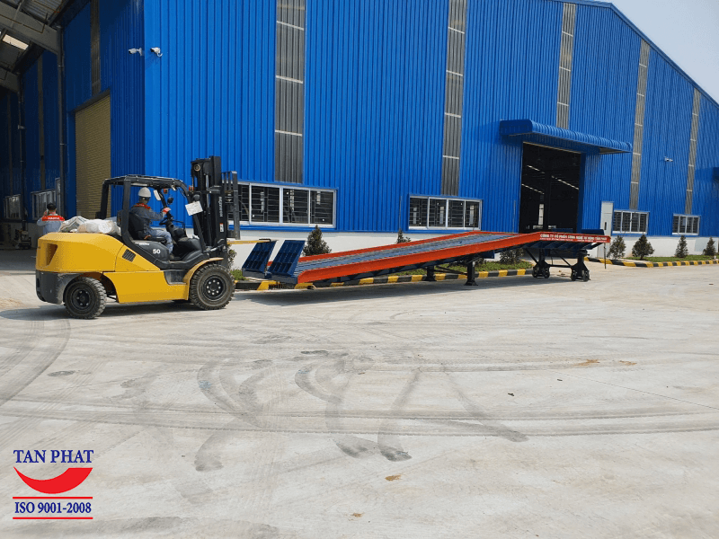Cầu lên container với những đặc tính kỹ thuật giúp xe nâng có thể lên xuống trực tiếp thùng công