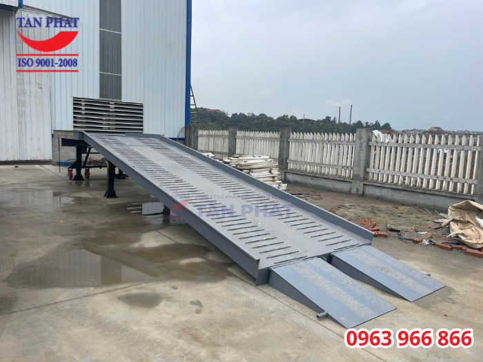 Cầu lên container 10 tấn, kích thước 11x2.35m giao tại Yên Bình, Lào Cai