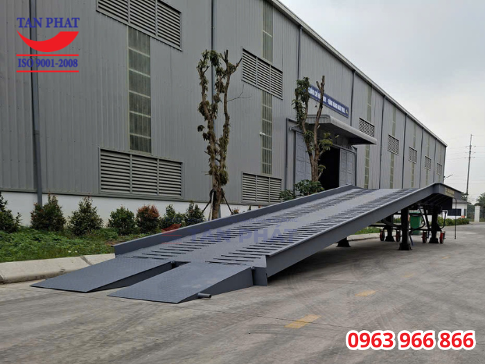 Cầu dẫn xe nâng lên container 8 tấn, kích thước 11x2.35m tại Ninh Bình