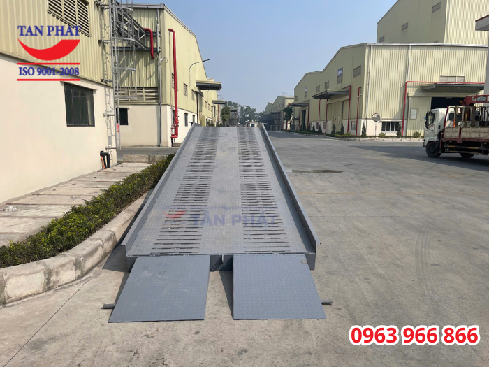 cầu lên cont 12 tấn tại hà nam