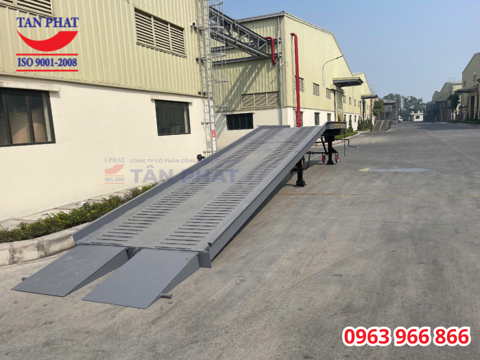 Cầu lên cont 12 tấn, kích thước 13x2.35m giao tại Hà Nam