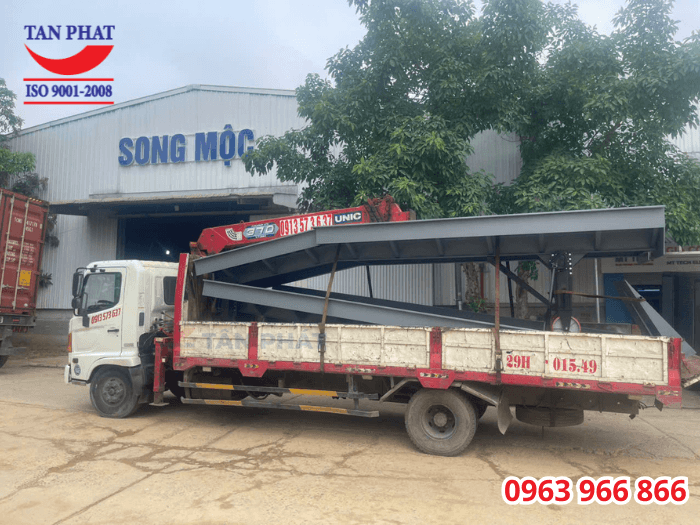 Cầu dẫn được vận chuyển và lắp đặt tận nơi tới công trình của khách hàng