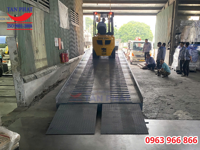 cầu lên container 10 tấn 10m Phú Thọ