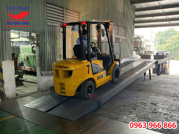 Cầu dẫn xe nâng lên container 10 tấn bàn giao hoàn thiện cho khách hàng tại phường Nông Trang, tỉnh Phú Thọ