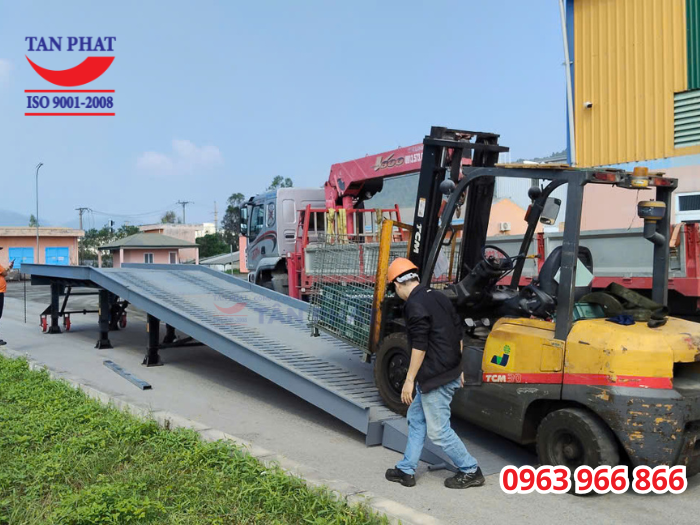 cầu lên container 10 tấn 14m giao tại Nghệ An