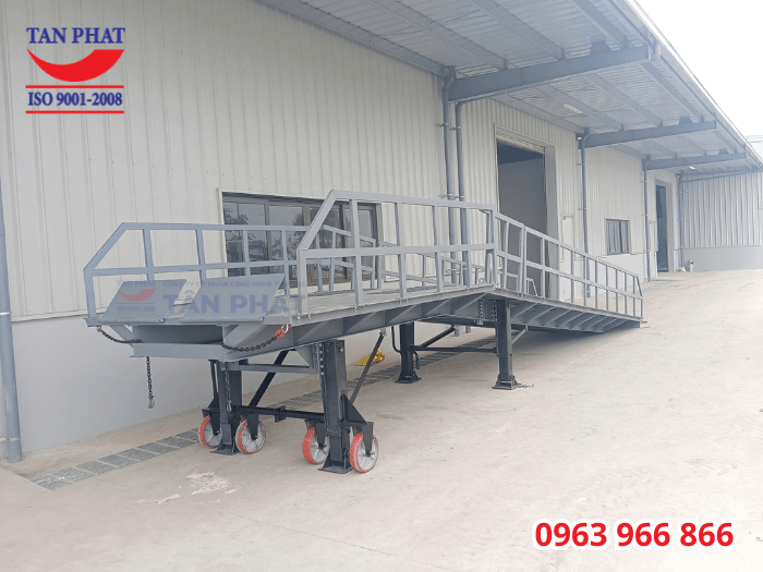 Cầu xe nâng dài 11m, rộng 2.35m (kích thước tiêu chuẩn)