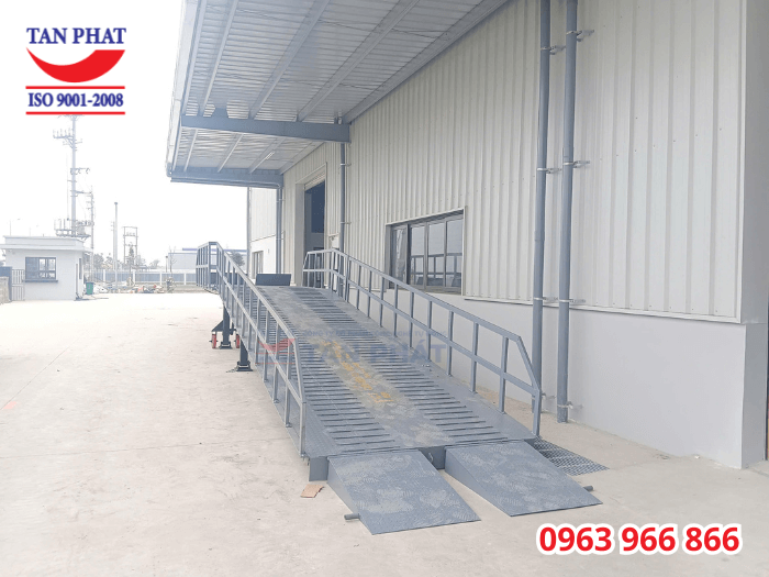 Mặt cầu chống trượt bằng tôn nhám và thép phi gân mặt cầu