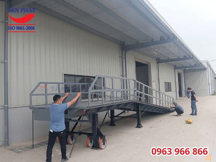 Tân Phát lắp đặt và bàn giao hoàn thiện cầu xe nâng cho khách hàng