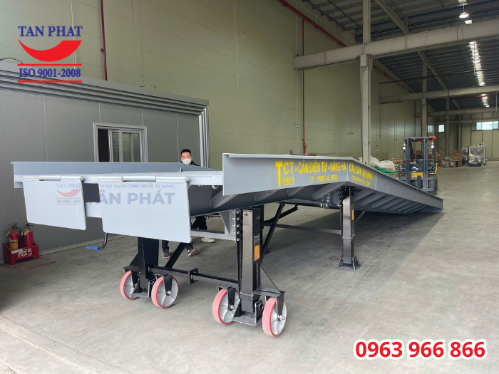 cầu lên container 8 tấn 10m giao tại Thái Nguyên