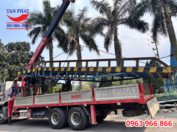 Cầu container đã qua sử dụng, giá thành rẻ, tiết kiệm chi phí cho khách hàng