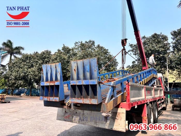 Tân Phát bàn giao cầu dẫn xe nâng cũ thanh lý cho khách tại Hải Dương