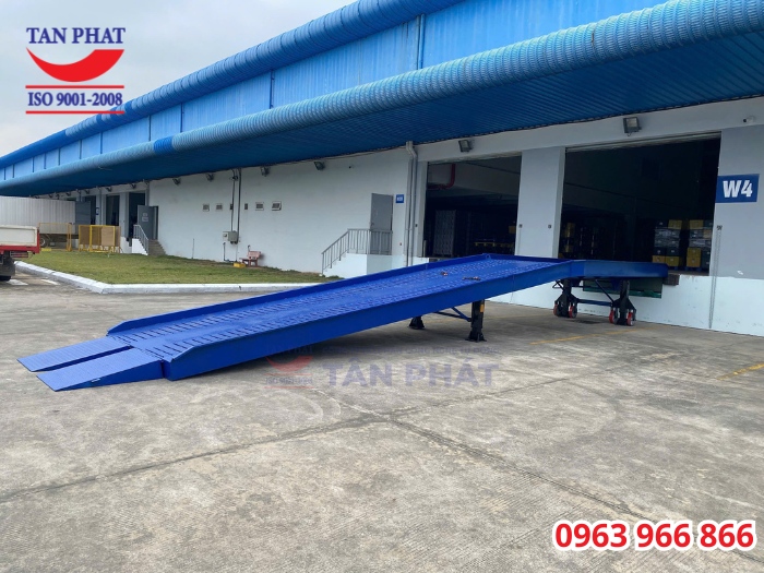 cầu lên xe container 10 tấn 13x2.35m giao tại Hải Phòng