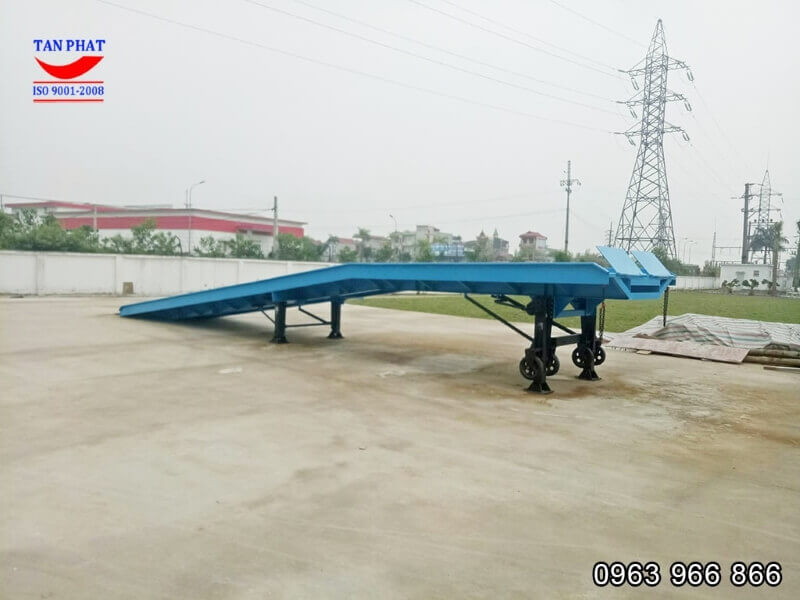 Sản phẩm cầu dẫn xe nâng tại Cẩm Giàng, Hải Dương được Tân Phát trực tiếp chế tạo, sản xuât svfa bàn giao tới tay khách hàng