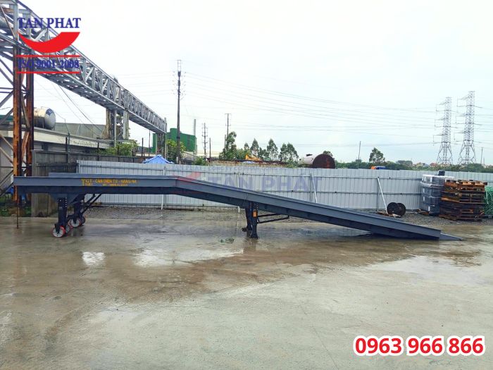 Cầu dẫn dài 13m, kết cấu dầm thép U, I đúc chắc chắn, khả năng chịu lực cao