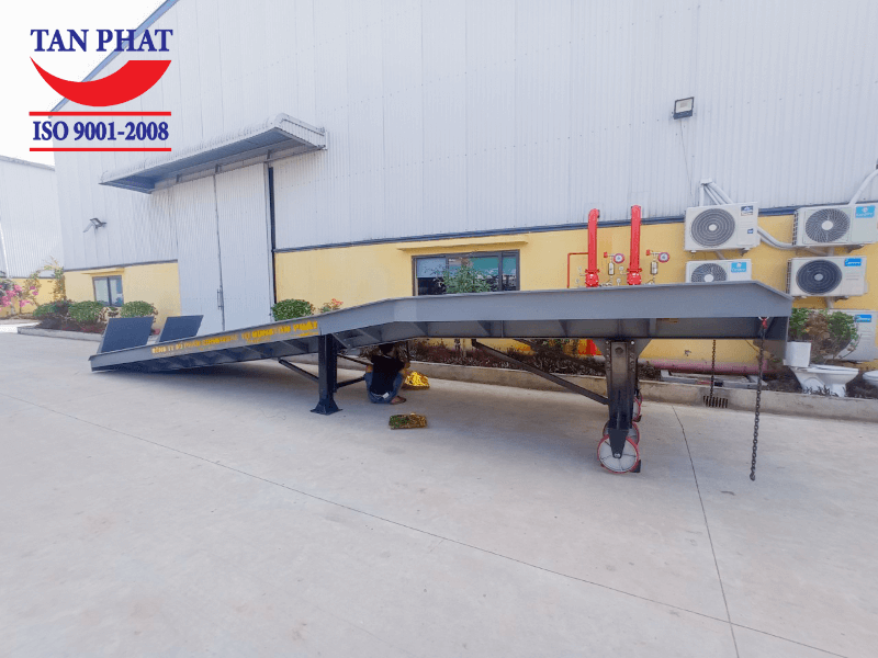Cầu container 8 tấn tại Nam Định sử dụng 4 chân romooc Fuwa cùng hệ thống bánh xe PU gang đúc bọc cao su