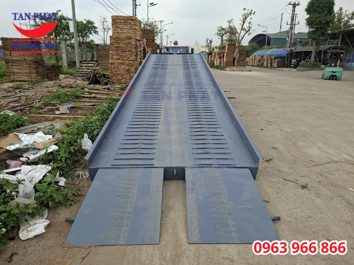 Mặt cầu chống trượt bằng tôn nhám kết hợp với hệ thống thép phi gân