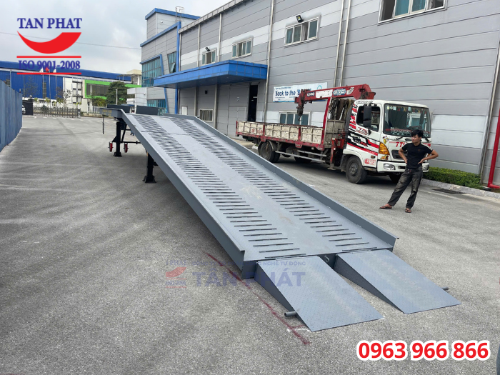 Cầu dẫn xe nâng 10 tấn, kích thước 13x2.35m giao tại KCN Bỉm Sơn, Thanh Hóa