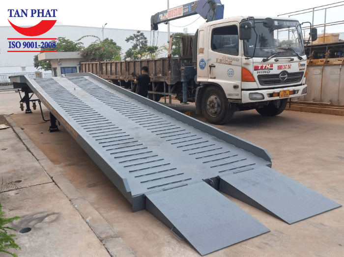 Cầu dẫn xe nâng lên container 8 tấn bàn giao tại KCN Yên Mỹ, Hưng Yên