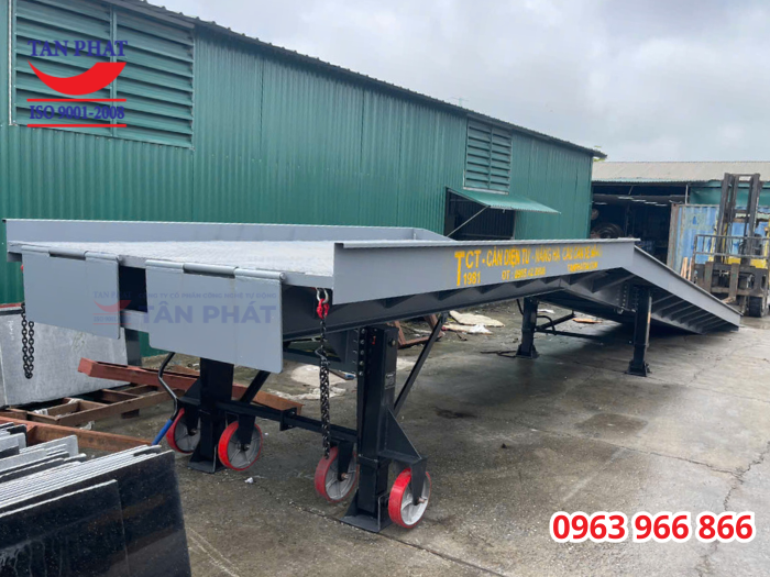 Cầu xe nâng lên container 10 tấn 13m tại Hoài Đức, Hà Nội