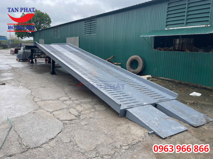 Cầu xe nâng lên container 10 tấn 13m tại Hoài Đức, Hà Nội