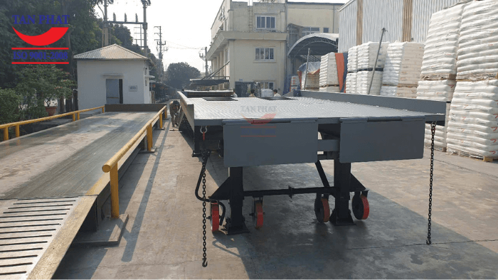 Cầu dẫn sử dụng hệ thống chân chống Fuwa và bánh xe PU 