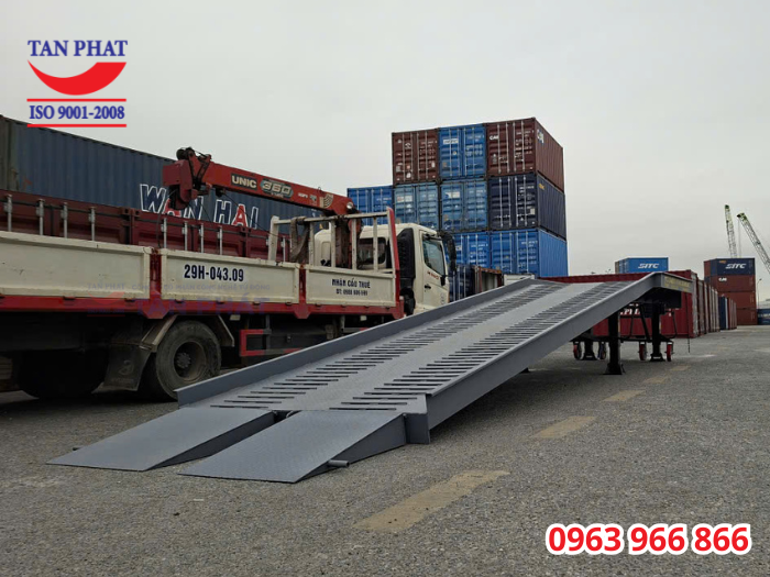 cầu xe nâng lên container 8 tấn 11m giao tại Hải Phòng