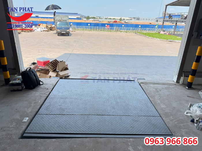 Thiết bị sở hữu kết cấu cơ khí vững chắc cùng hệ thống thủy lực chính hãng, chất lượng cao