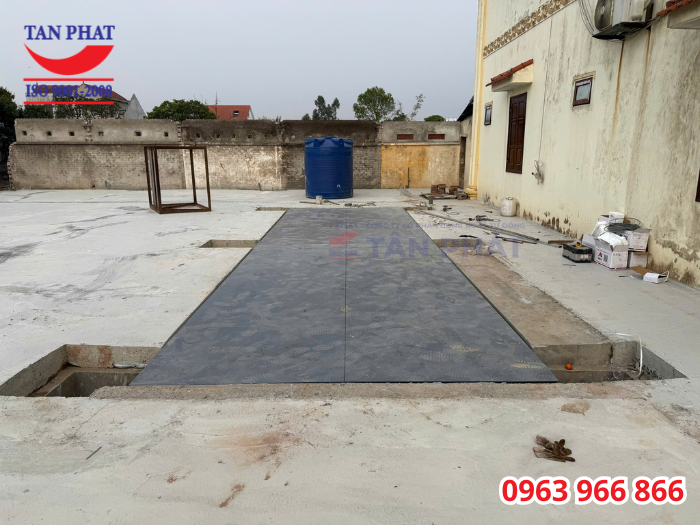 Cân được lắp đặt dạng chìm, sử dụng hệ thống thiết bị kỹ thuật số