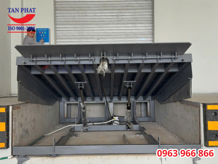 Dock Leveler 8 tấn lắp đặt hoàn thiện tại Ninh Bình
