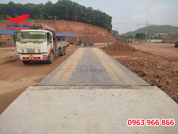 Cân có thể cân xe chở hàng hạng nặng, hoạt động tại các mỏ đá, mỏ quặng khoáng sản,...
