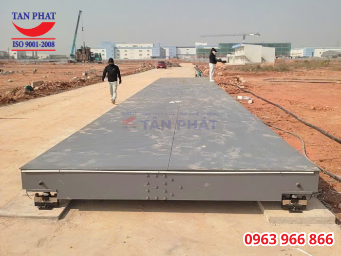 Cân có kết cấu vững chắc, đảm bảo an toàn cho xe đi lên cân